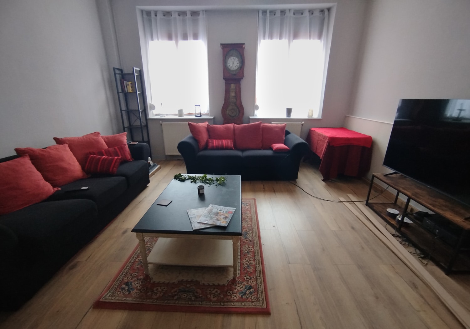 Salon au rez-de-chaussée lumineux